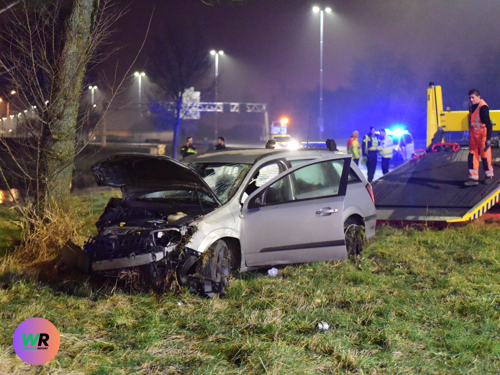 [Video] Voertuig slaat over de kop op de A20 en bestuurder vermoedelijk gevlucht