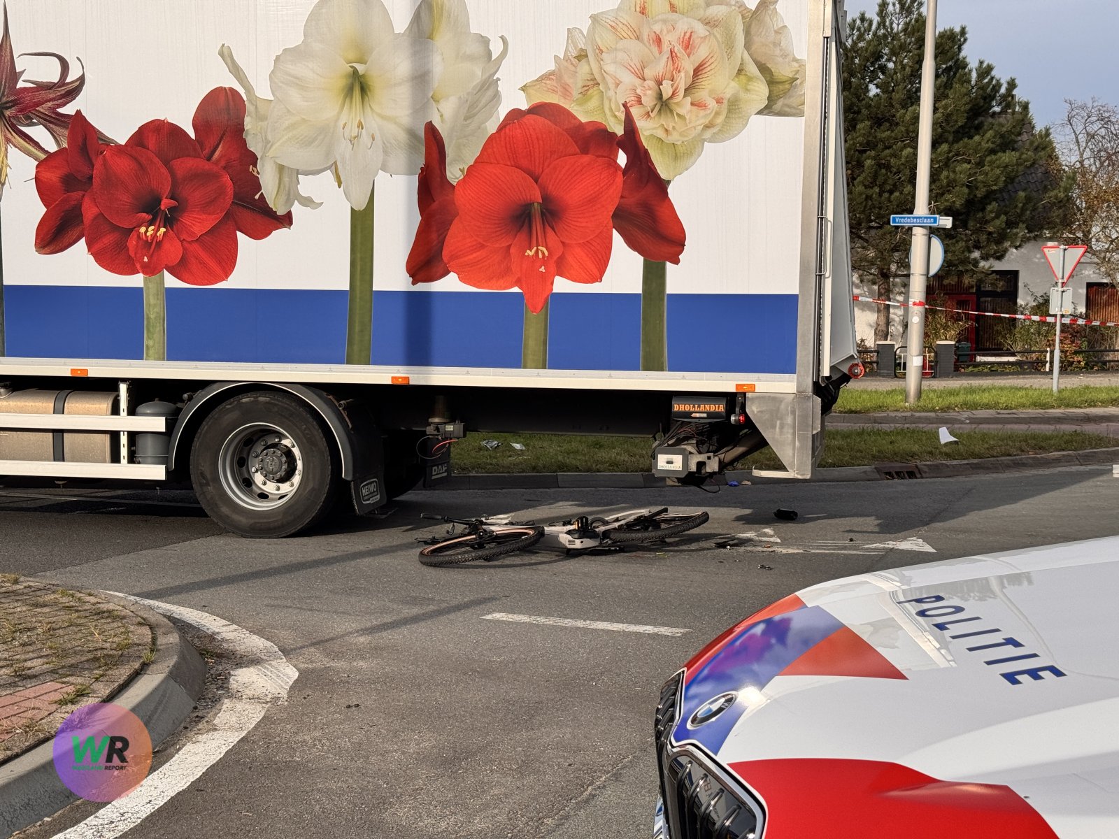 Grote inzet hulpdiensten voor ongeval fietser met vrachtwagen Monsterseweg Poeldijk