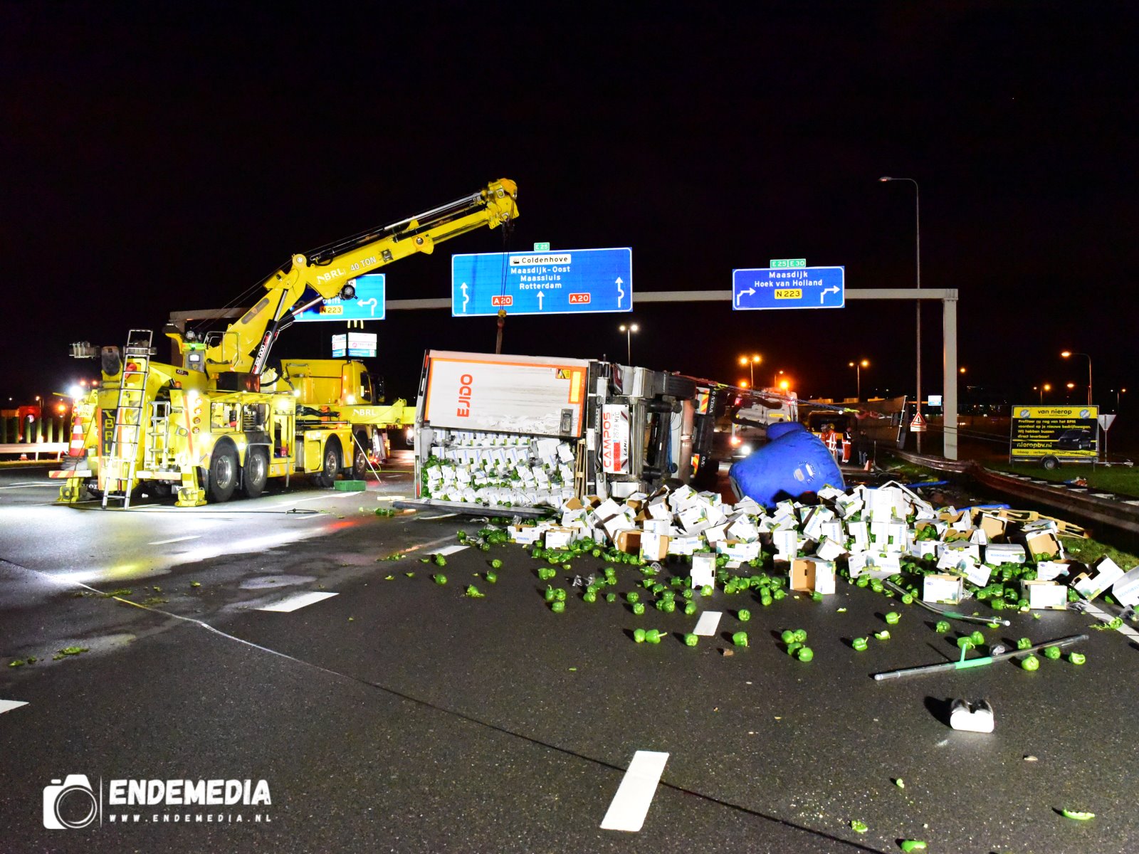 [Foto en Video] Urenlange berging van gekantelde vrachtwagen op Westerleeplein De Lier