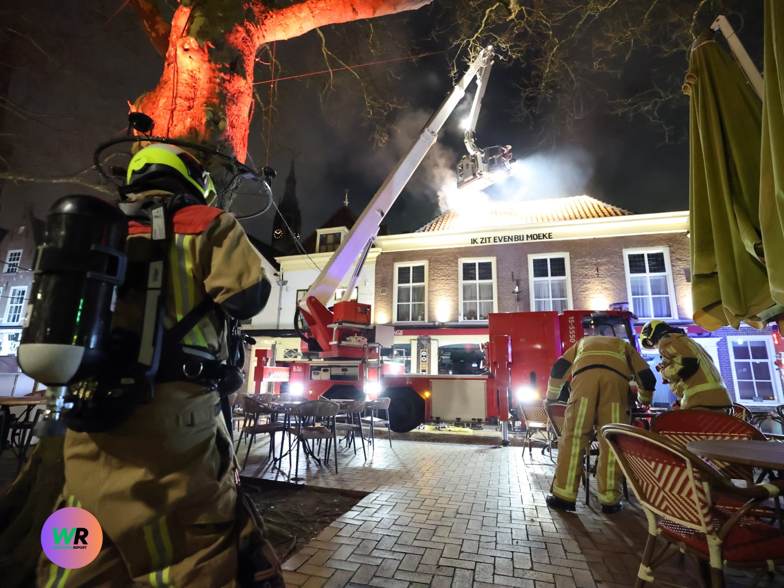 Zeer grote brand in Woning boven restaurant aan de Beestenmarkt in Delft