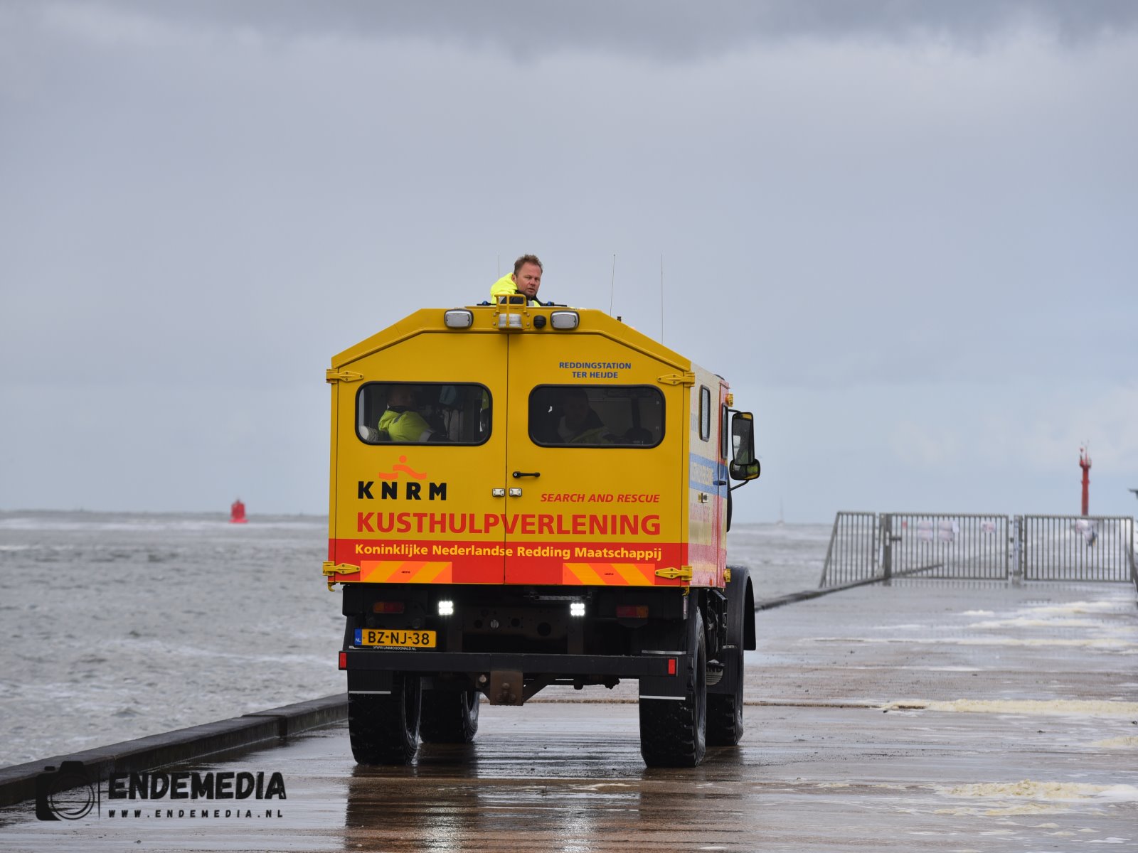 [Video] Grote zoektocht door de hulpdiensten naar vermiste persoon na vondst van kajak