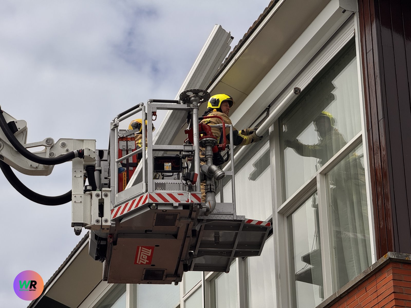Brandweer verwijdert gevaarlijk stuk verduistering in ‘s-Gravenzande