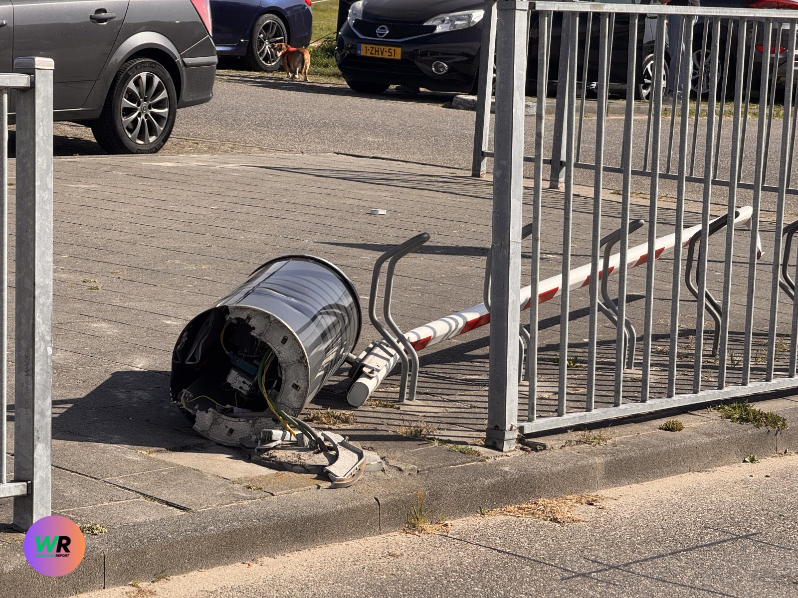 Slagboom bij parkeerplaats Slag Beukel in ‘s-Gravenzande volledig uitgereden