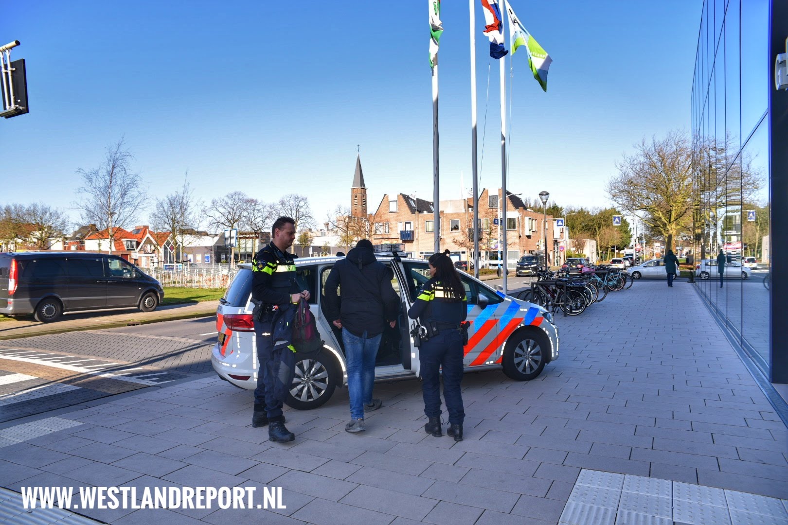 Eén aanhouding na dreigende situatie bij gemeentehuis Naaldwijk