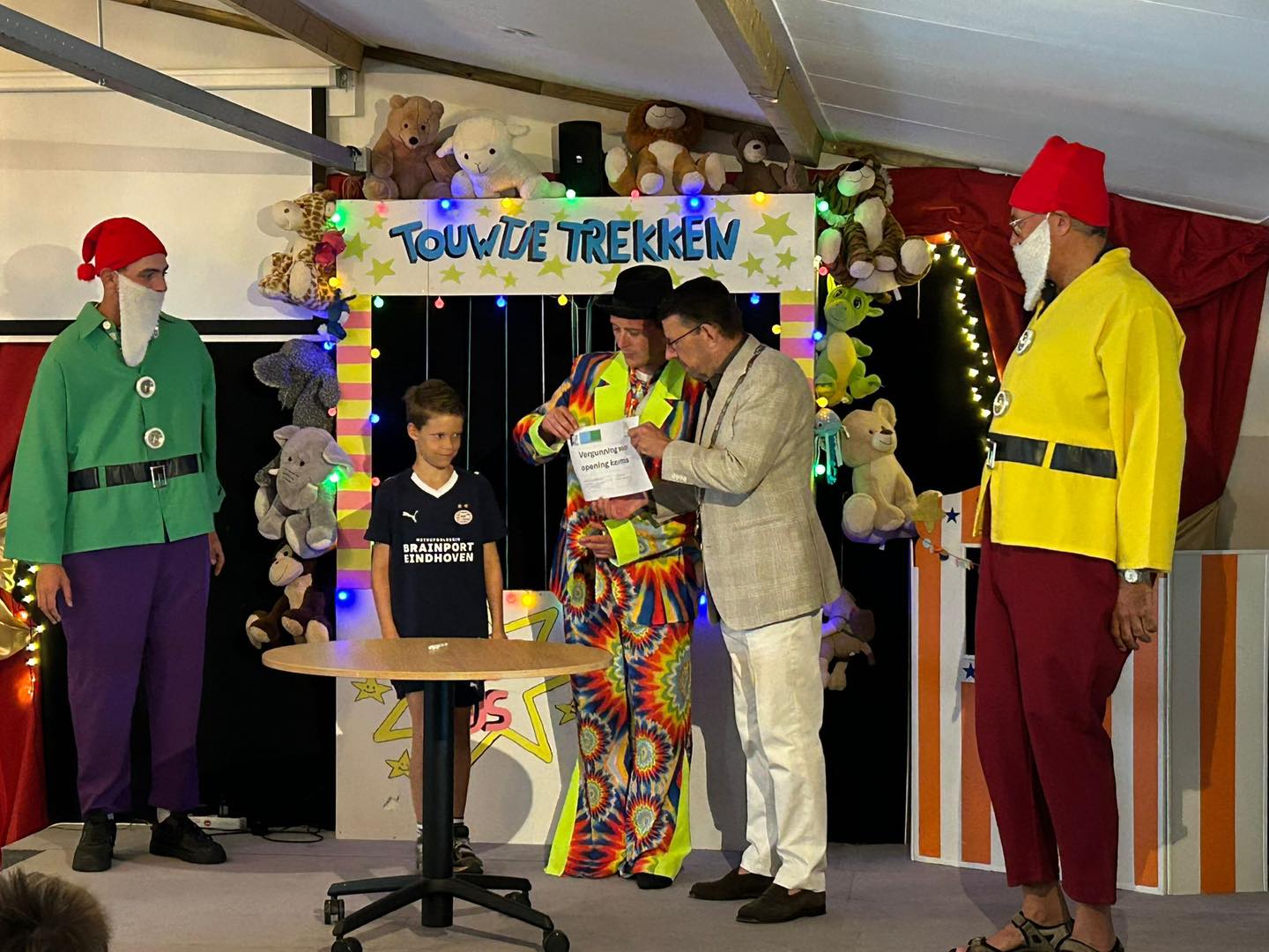 Burgemeester Bouke Arends bezoekt Stichting Avavieren