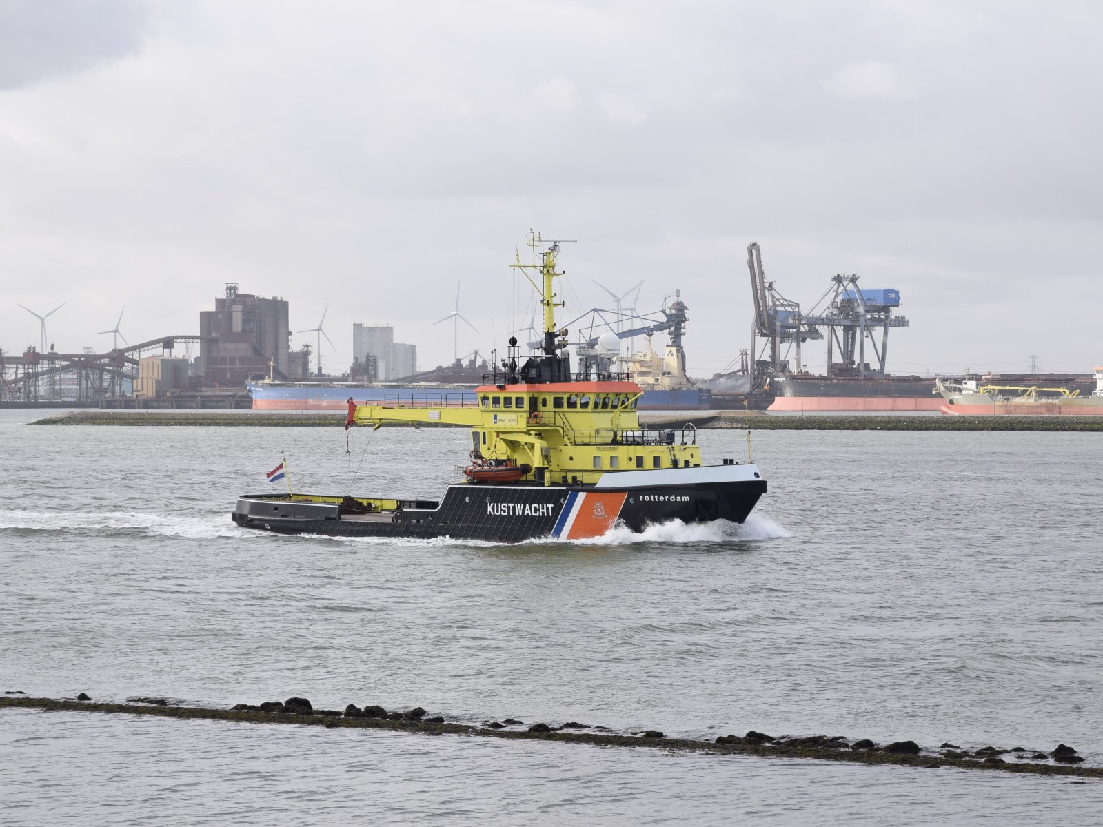 Stoffelijk overschot aangetroffen in water bij Hoek van Holland
