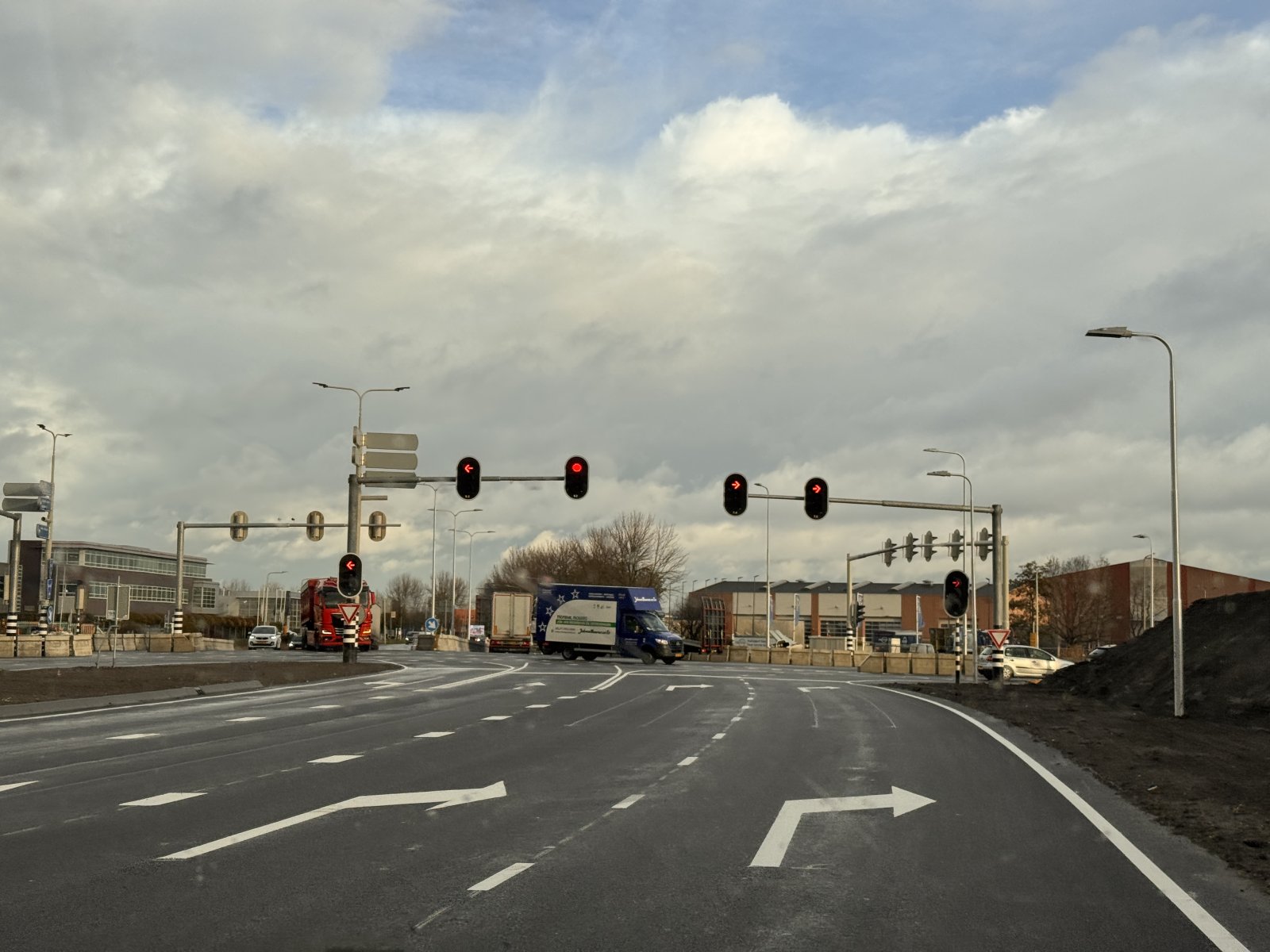 Nieuw asfalt Wateringveldseweg laat direct los: weg vanavond dicht voor spoedreparatie