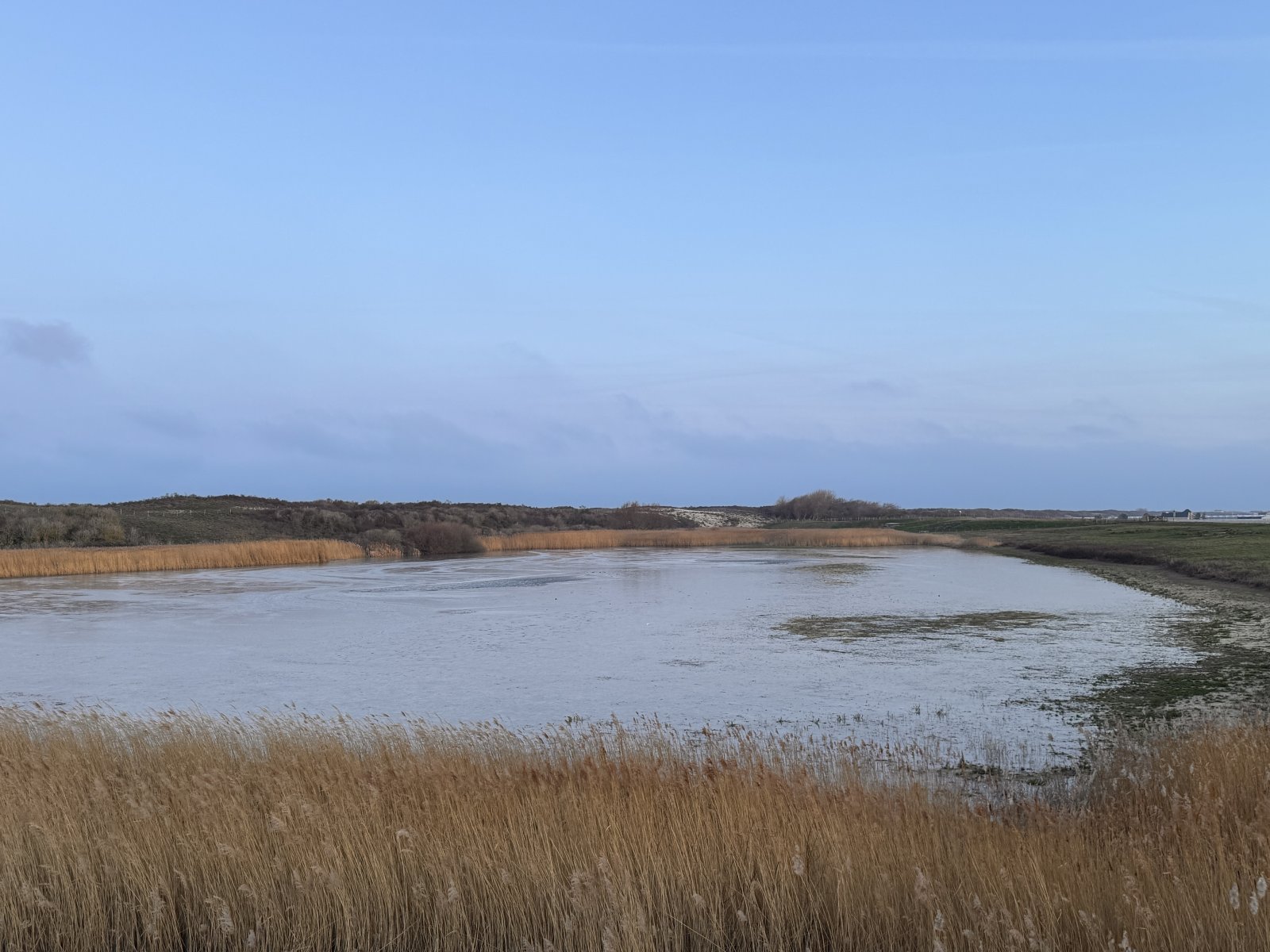 Schaatsen op natuurijs De Banken in ‘s-Gravenzande gevaarlijk door wakken