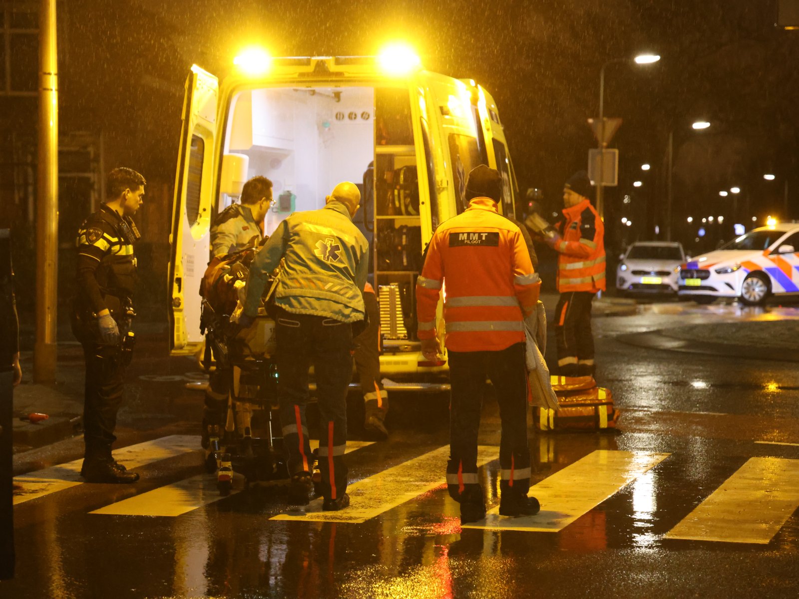 Fietser ernstig gewond bij aanrijding op rotonde Naaldwijkseweg