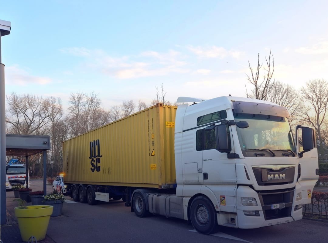 Politie haalt levensgevaarlijke vrachtwagen van de weg in 's-Gravenzande