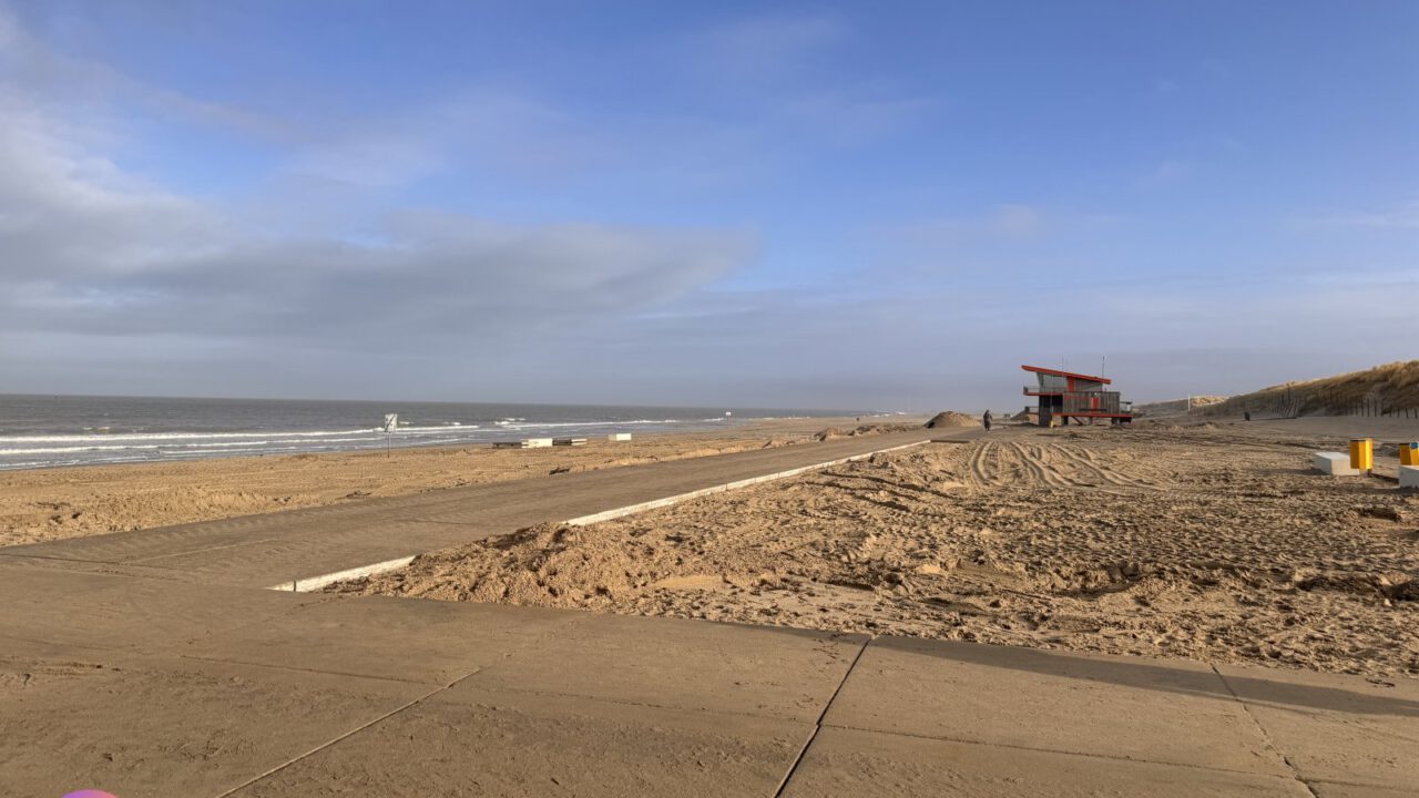 Nieuw pad op strand bij Ter Heijde