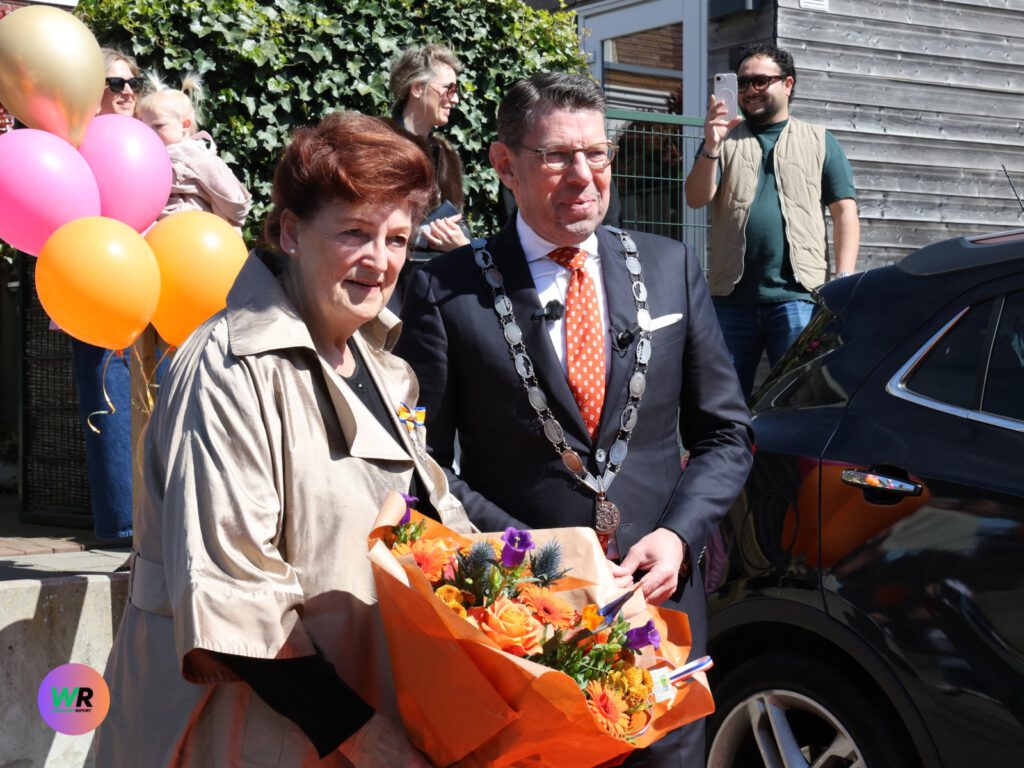 Westland kleurt oranje tijdens lintjesregen
