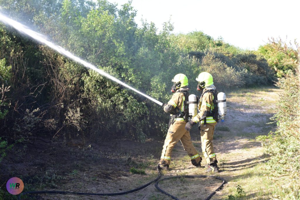 Brandweereenheden uit het Westland ingezet bij duinbrand in Den Haag