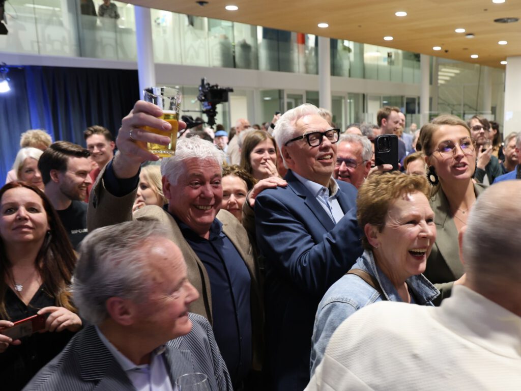 Wethouder neemt honneurs waar voor gewonde fractievoorzitter Duijsens