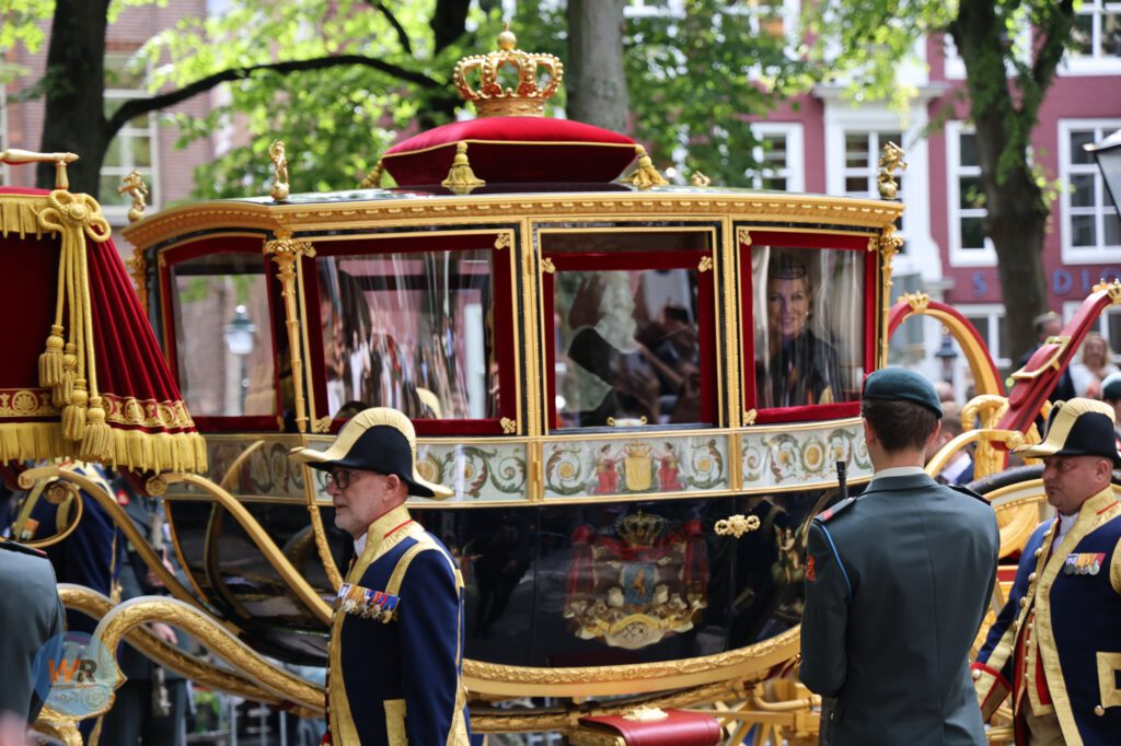 In beeld : Koning spreekt Troonrede uit in Koninklijke Schouwburg tijdens afwijkende Prinsjesdag