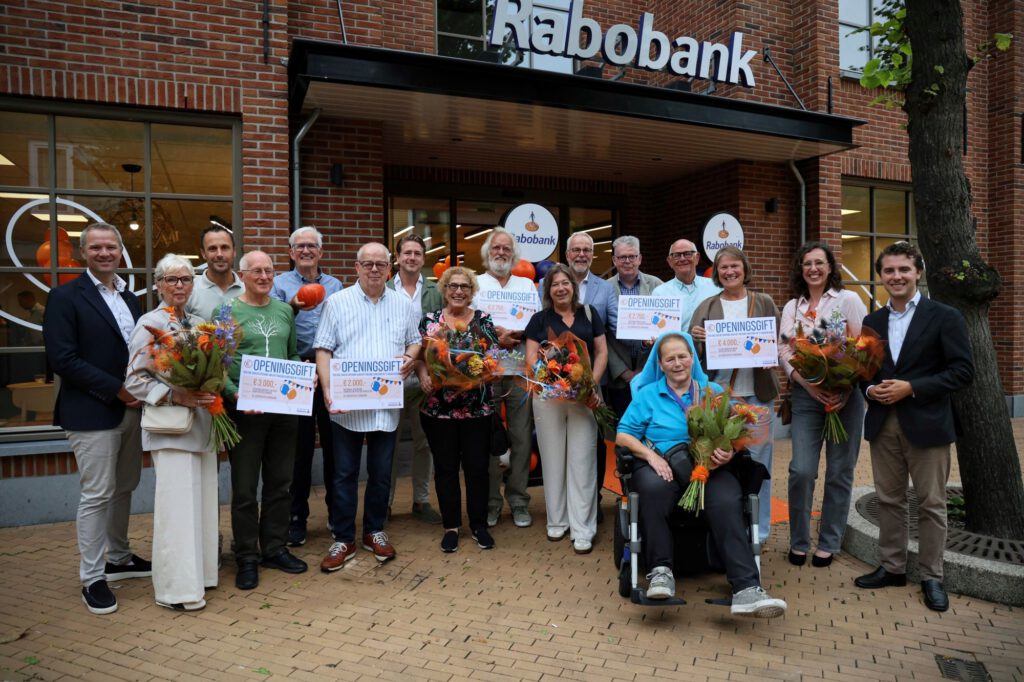 Burgemeester Arendse verricht officiële opening Rabobank ‘s-Gravenzande